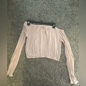 Light pink Off the shoulder top. Sleeves with slits.